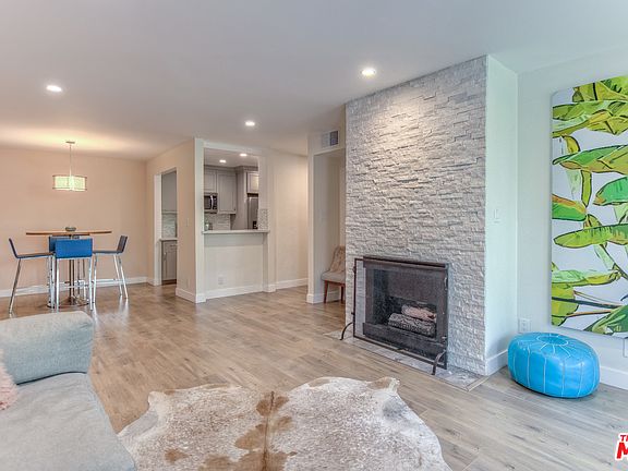 2nd image of 906 N Doheny Dr APT 215