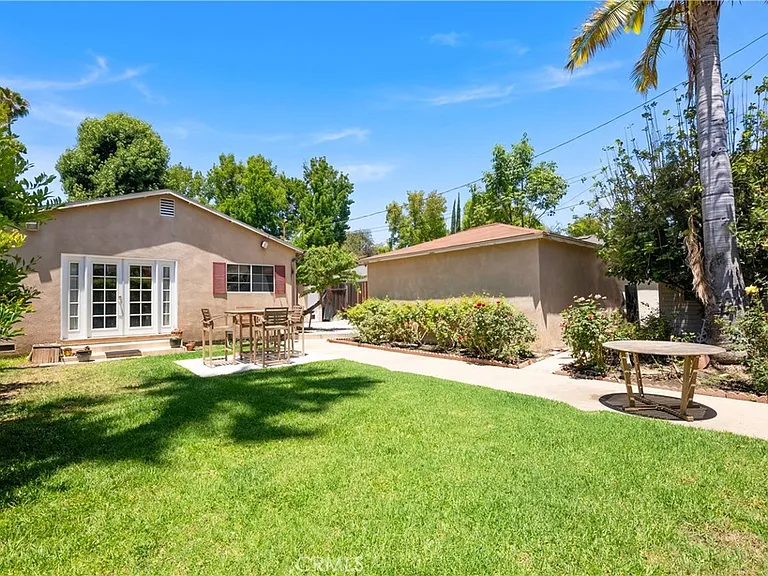 4722 Ventura Canyon Ave — Photo 37