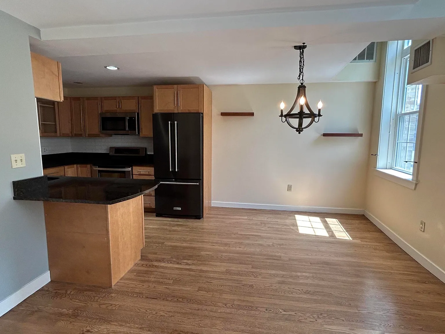 2 bed, 1.5 bath, 1213 sqft, $3,350 — Photo 3