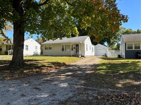 610 Cherry St, Pana, IL 62557