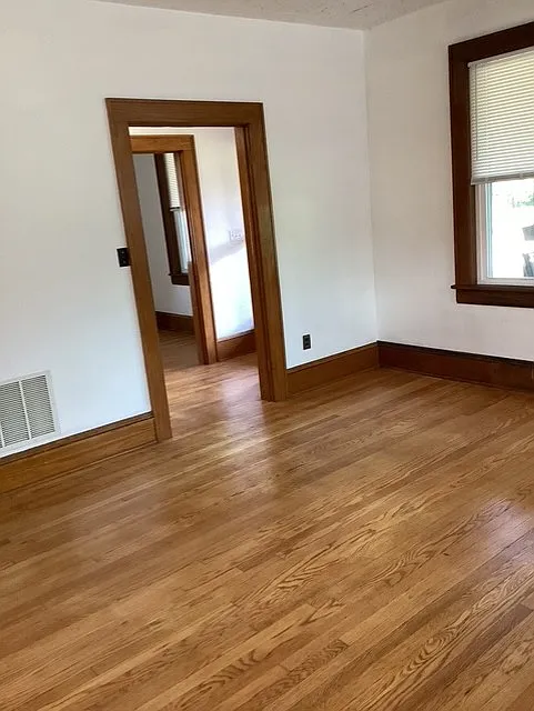 1 bed, 900 sqft, $1,300 — Photo 4