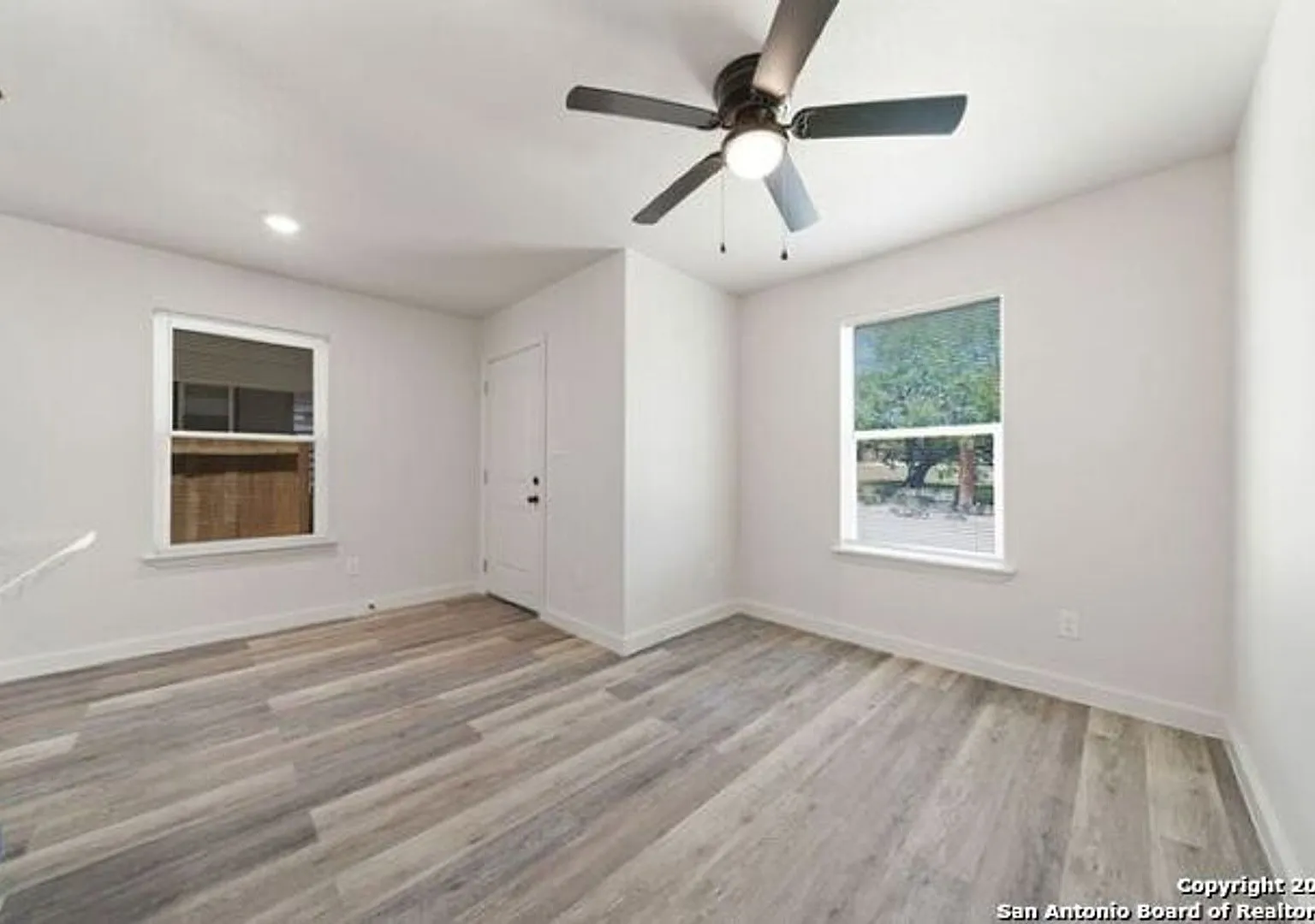 3 Bedroom/2.5 Bath-E Houston So to Hedgessa — Photo 3