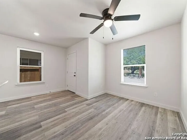 227 S Grimes St #102 — Photo 3