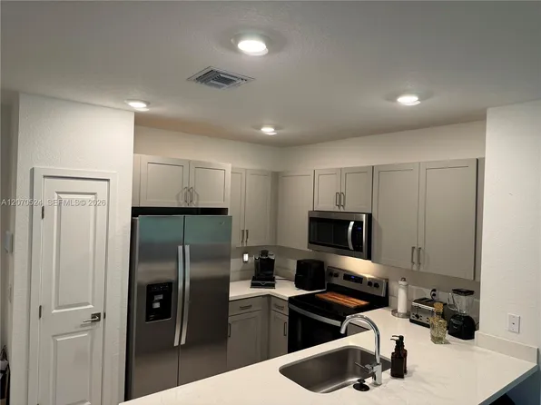 142 SE 5th Ct, Deerfield Beach, FL 33441