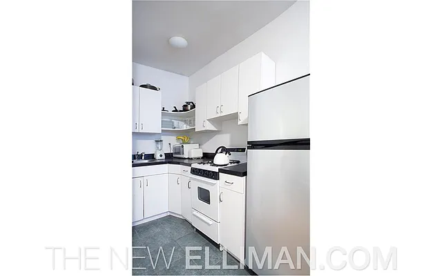 Sold by Douglas Elliman | media 8
