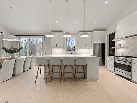 2nd image of 27 Maple Leaf Ave S