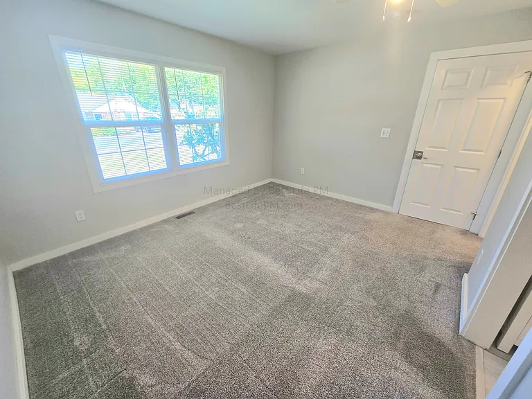 114 SE 218th Ave — Photo 10