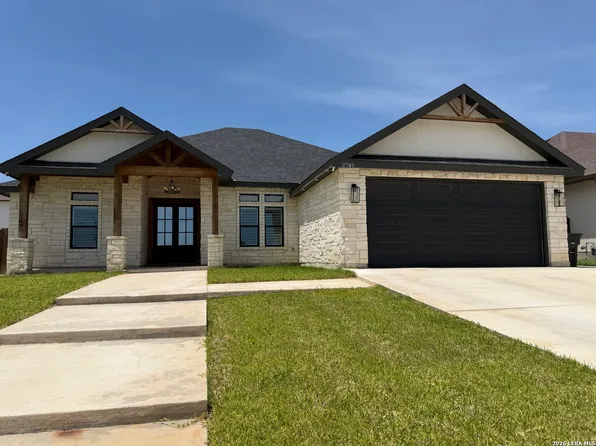 2745 Natalia Dr, Eagle Pass, TX 78852
