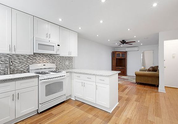 3rd image of 410 E 119th St #11