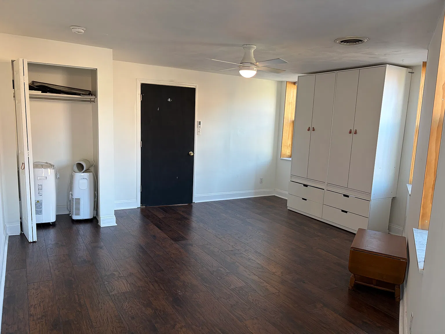 1 bed, 1000 sqft, $1,300 — Photo 3