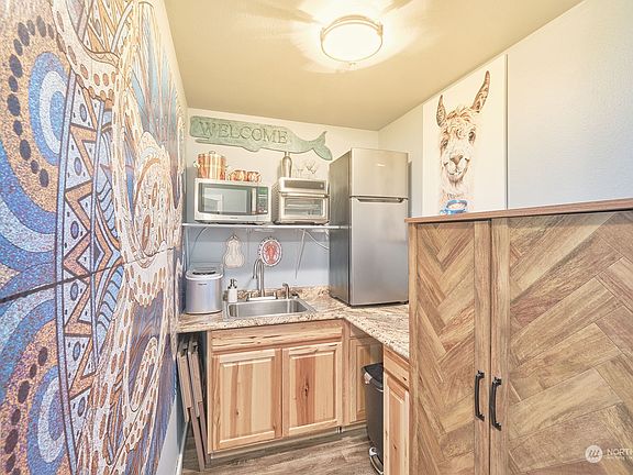 3rd image of 210 26th Street NW #427