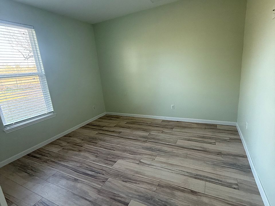 2nd image of 30 Dove Hill Ct