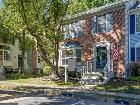 5976 Waterflow Ct, Centreville, VA 20121