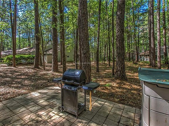 3rd image of 24 Fernwood Ct
