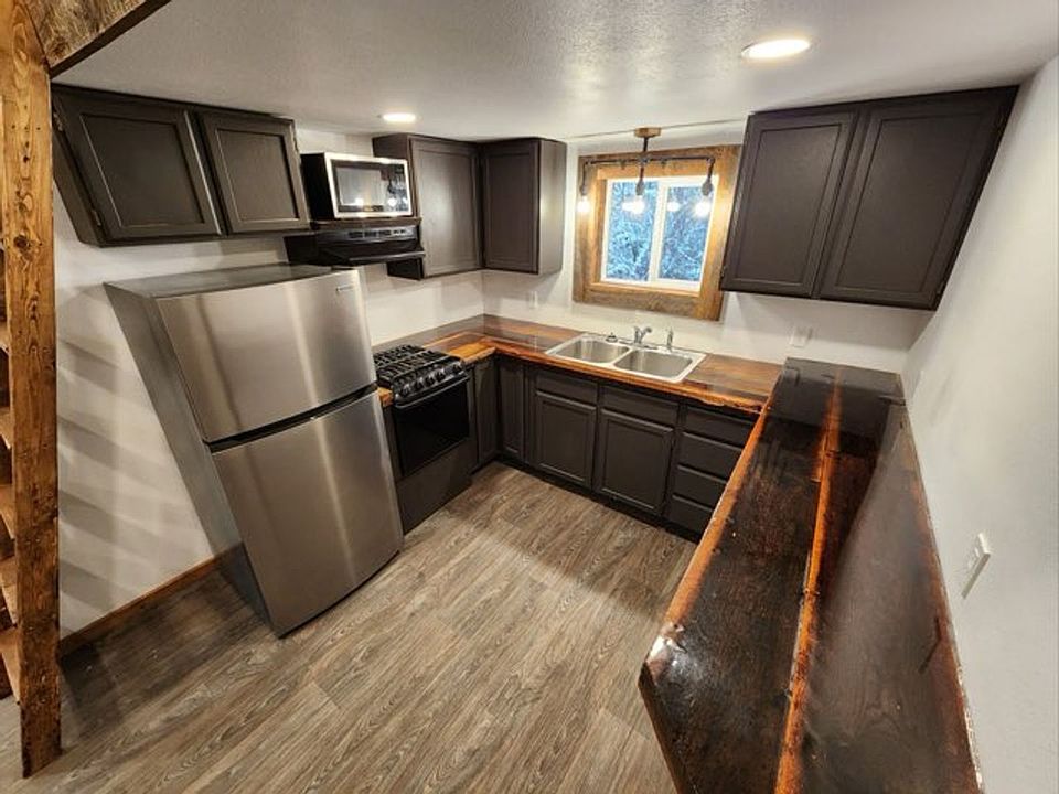 1st image of 100 Ridge Dr