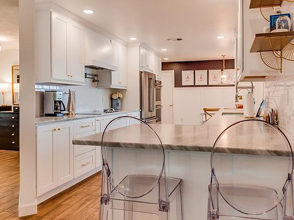 4th image of 1424 73rd Cir NE