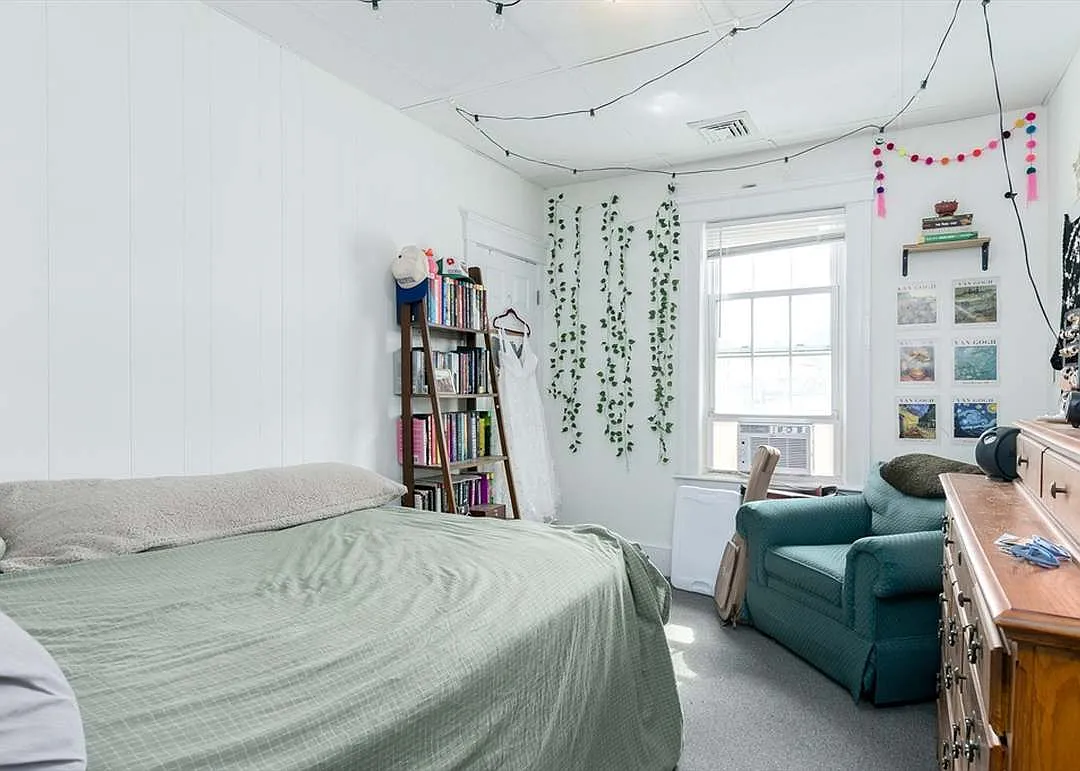 3 bed, 1125 sqft, $2,100 — Photo 3