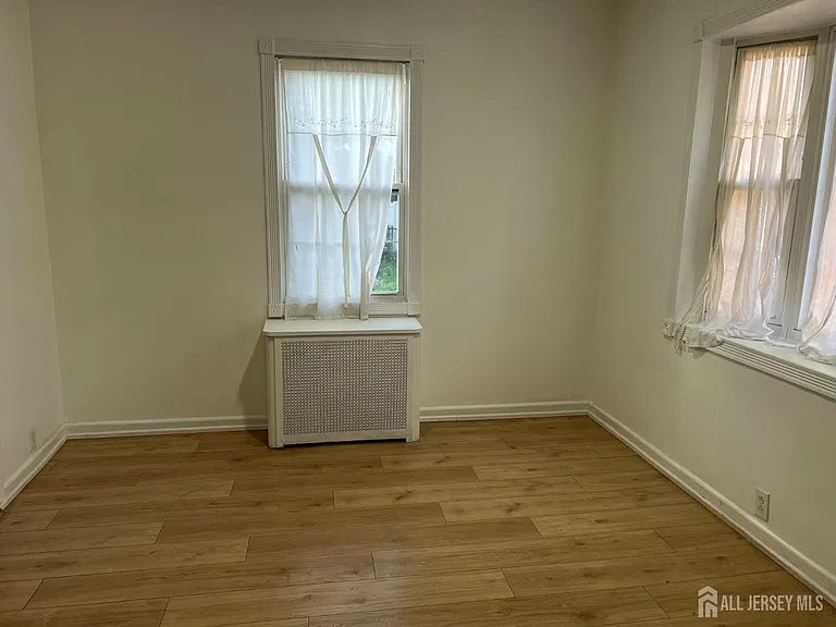 138 Luther Ave — Photo 10