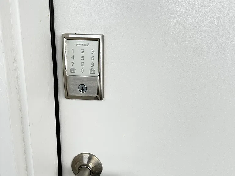 Contactless Check it. 4 digit code for entry. No keys required!