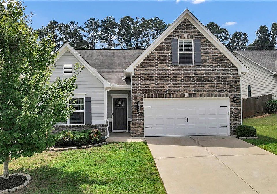1st image of 221 Woodford Dr