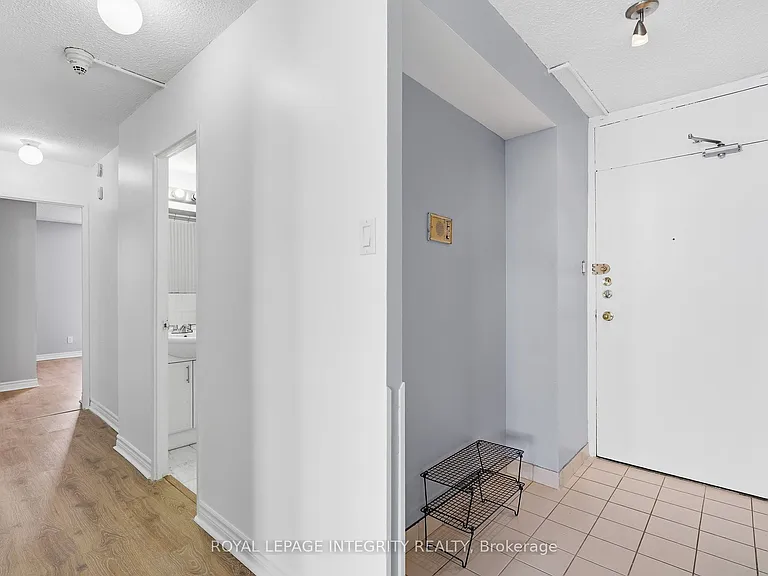 2000 Jasmine Cres #1110 — Photo 5