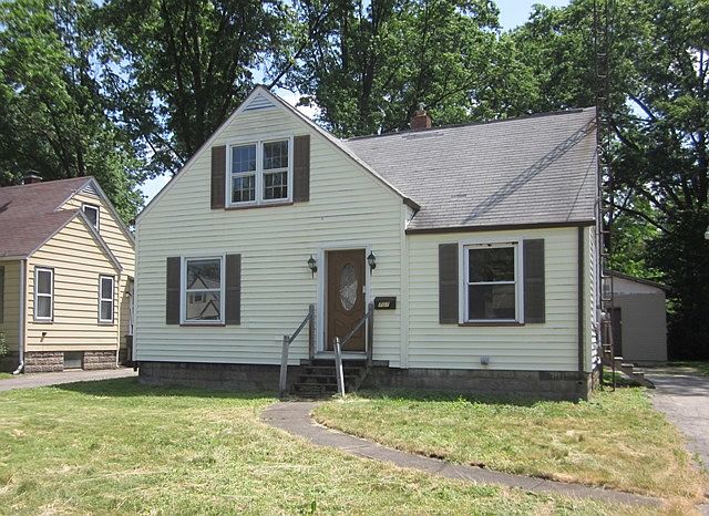 1st image of 707 Meadowbrook Ave SE