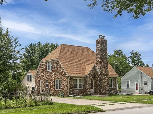 1915 Muscatine Ave, Iowa City, IA 52240