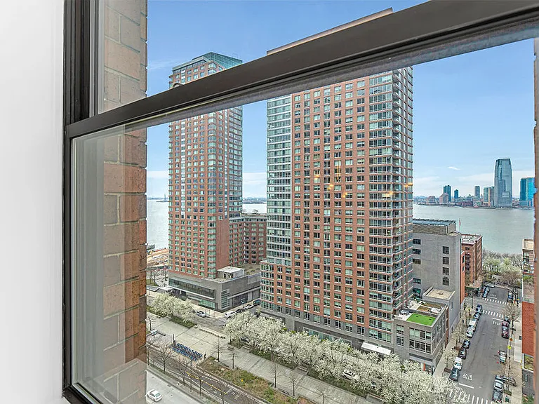 20 West St #18B — Photo 28