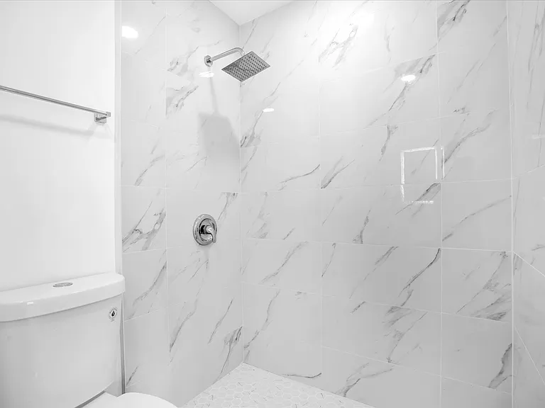 1730 Avenue C NE — Photo 23