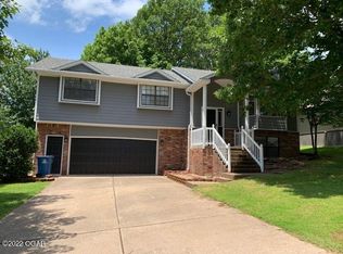 1720 Ridgewood Cir, Neosho, MO 64850