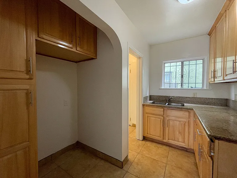 1450 W 39th St — Photo 21