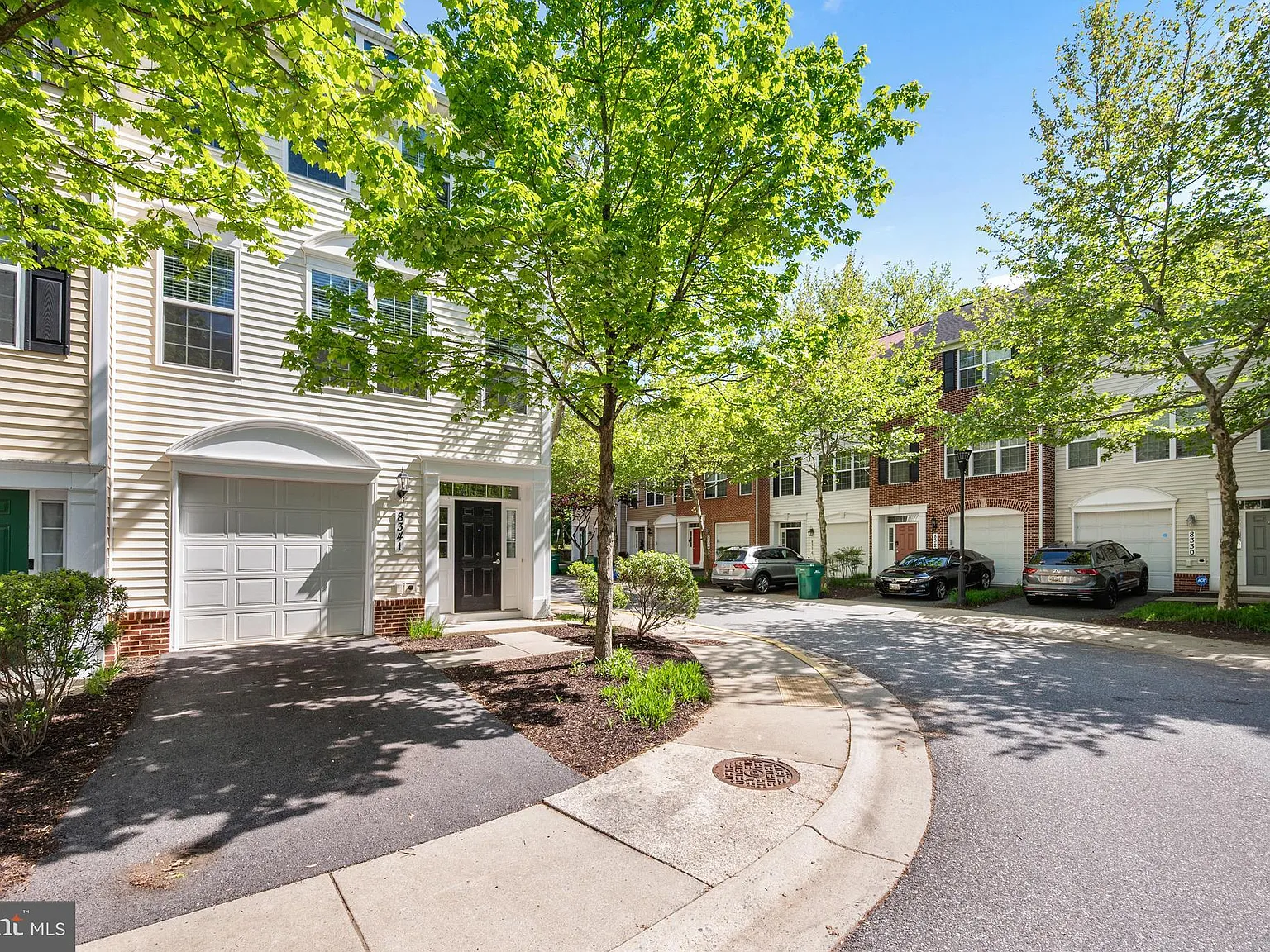 3 bed, 3.5 bath, 1572 sqft, $3,500 — Photo 2