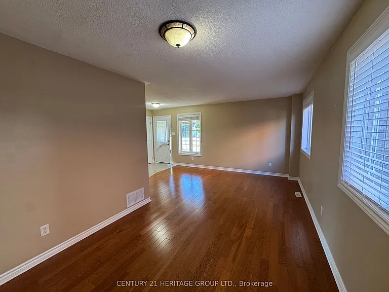 82 Kenwell Cres — Photo 6