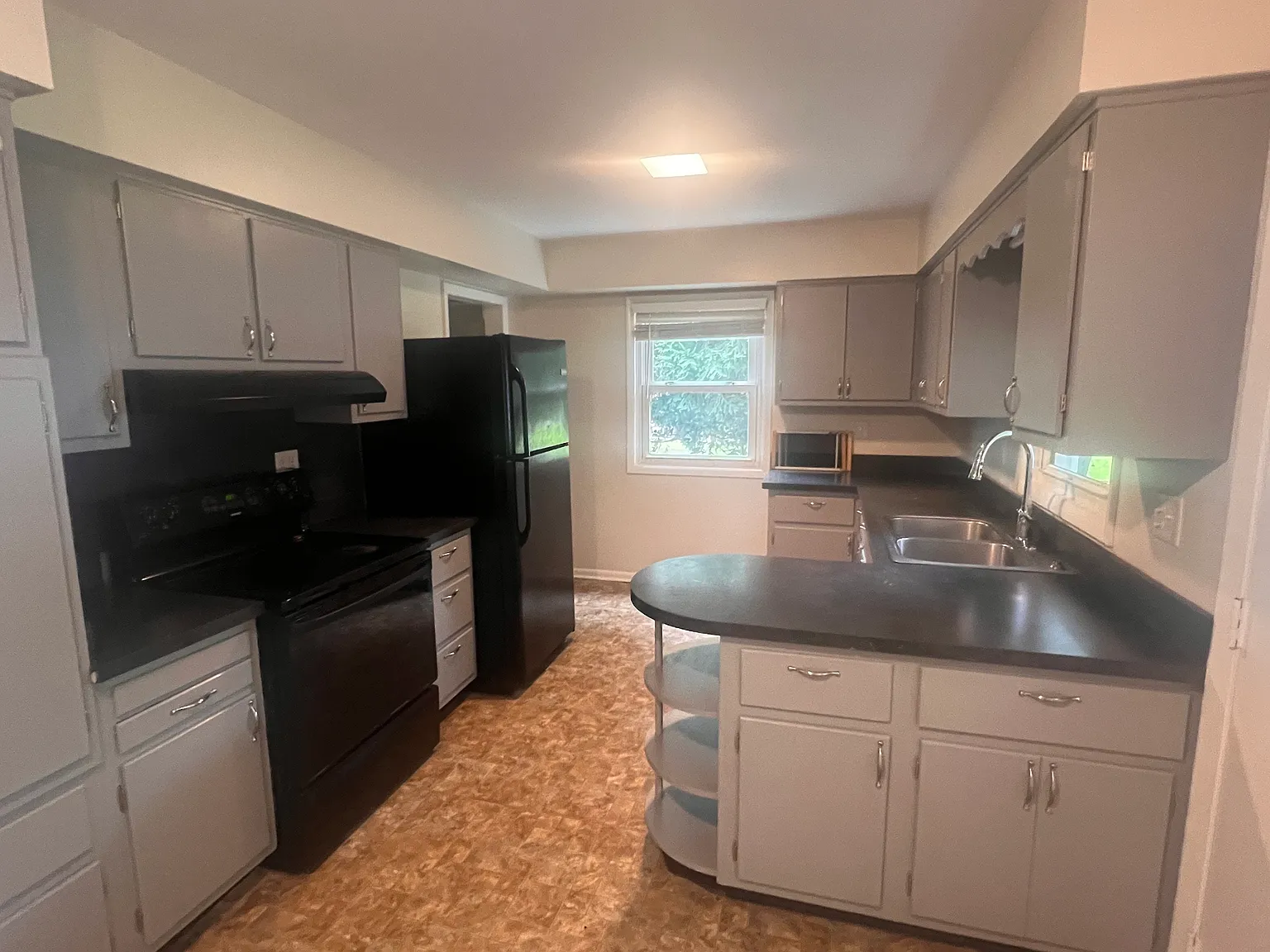 3 bed, 1120 sqft, $2,250 — Photo 4