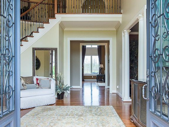 2nd image of 104 Silver Fox Dr