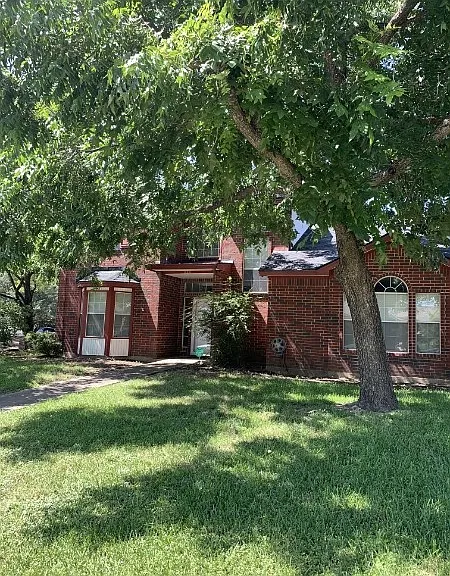 824 Elm Falls Pl — Photo 1