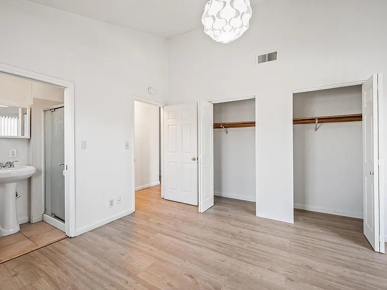 1609 B St #4 — Photo 13