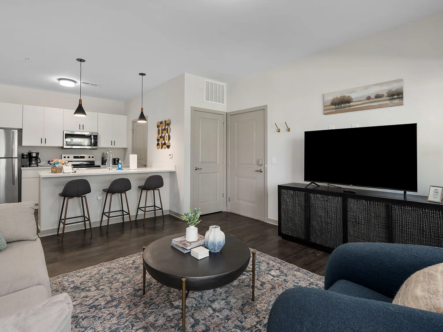 2 bed, 954 sqft, $5,970 — Photo 3