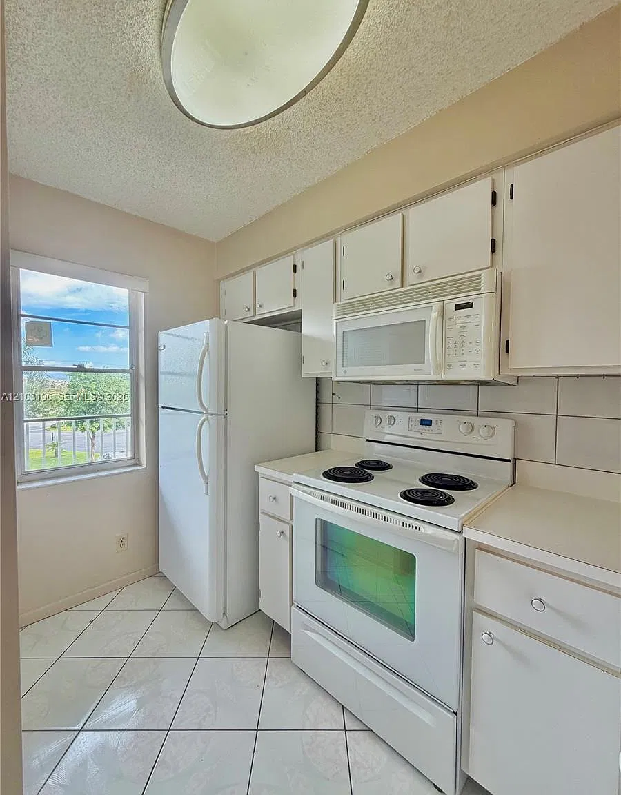 Cypress Bend Condominium — Photo 4