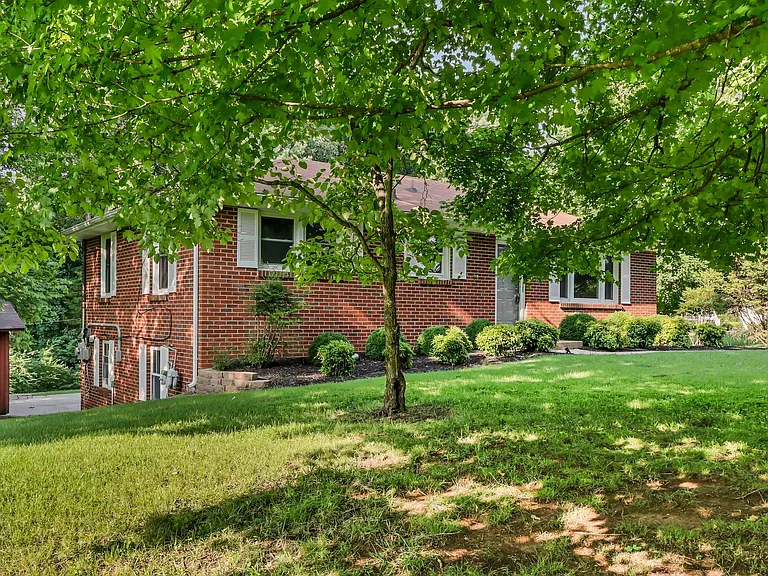 613 Channell Dr — Photo 31