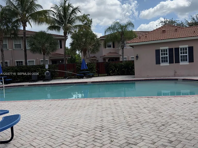 280 Las Brisas Cir #280 — Photo 32