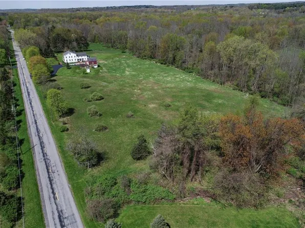 91 Taylor Rd, Honeoye Falls, NY 14472