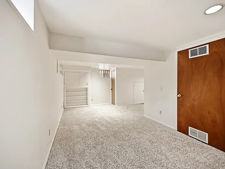 1233 Elizabeth St — Photo 17