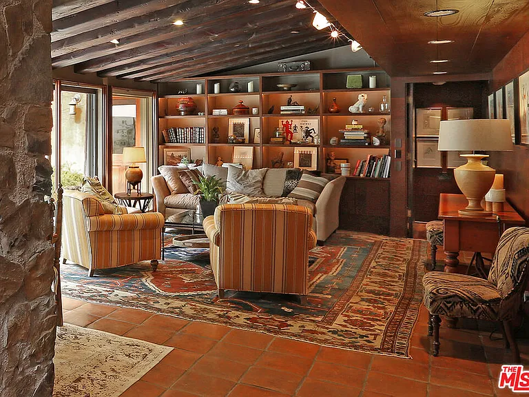 2673 Mandeville Canyon Rd — Photo 8