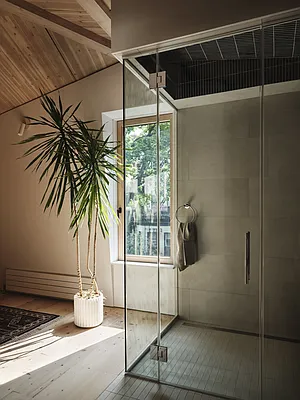 Sold by Compass | media 17