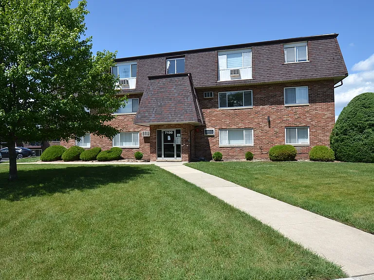 7100 Laverne Ln #9 — Photo 1