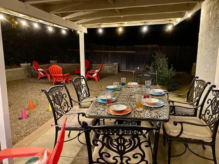 A beautiful and relaxing place for an evening dinner.