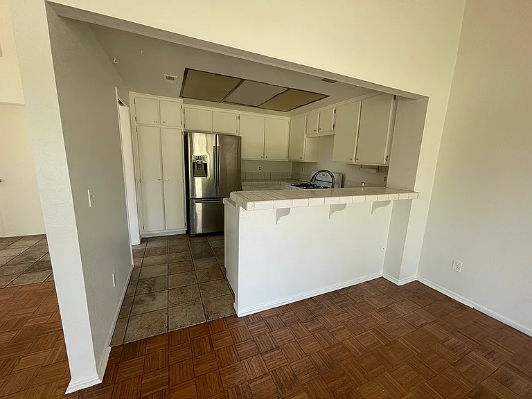 902 Wentworth Cir — Photo 8