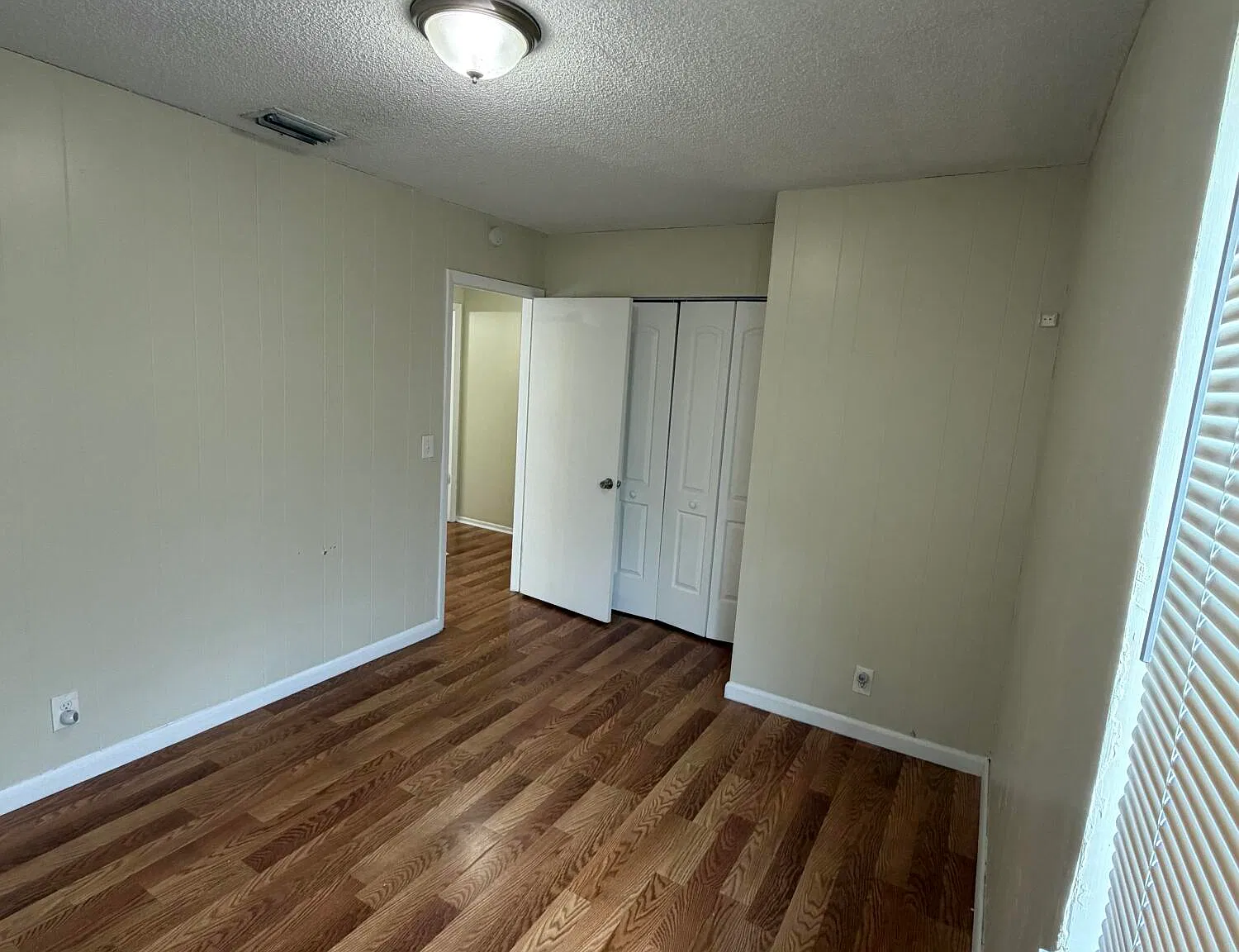2 bed, 1.5 bath, 944 sqft, $1,900 — Photo 2
