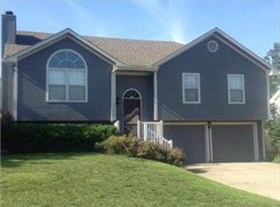 2108 NE Summerfield Ct, Blue Springs, MO 64029